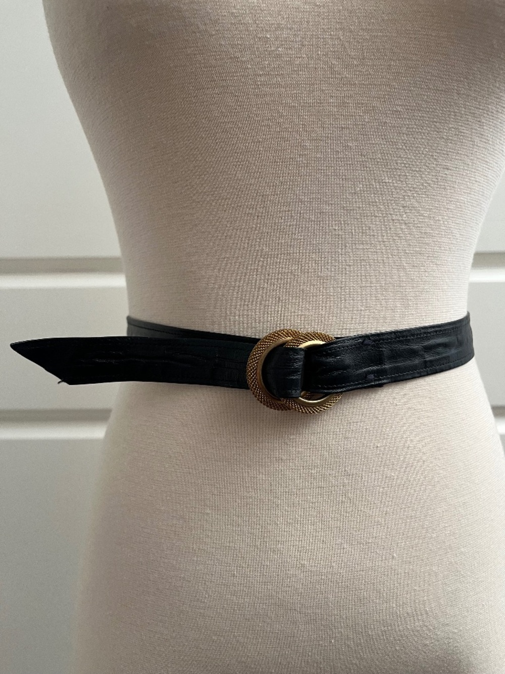 Morris Markowitz Vintage Navy Leather Belt w/ Gold Tone Rings buckle, sz S/M
